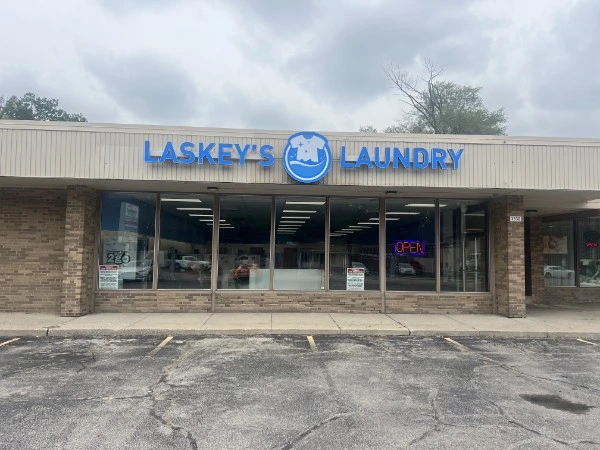 Laskey's Laundry Storefront Building at 3330 W Laskey Rd, Toledo, OH